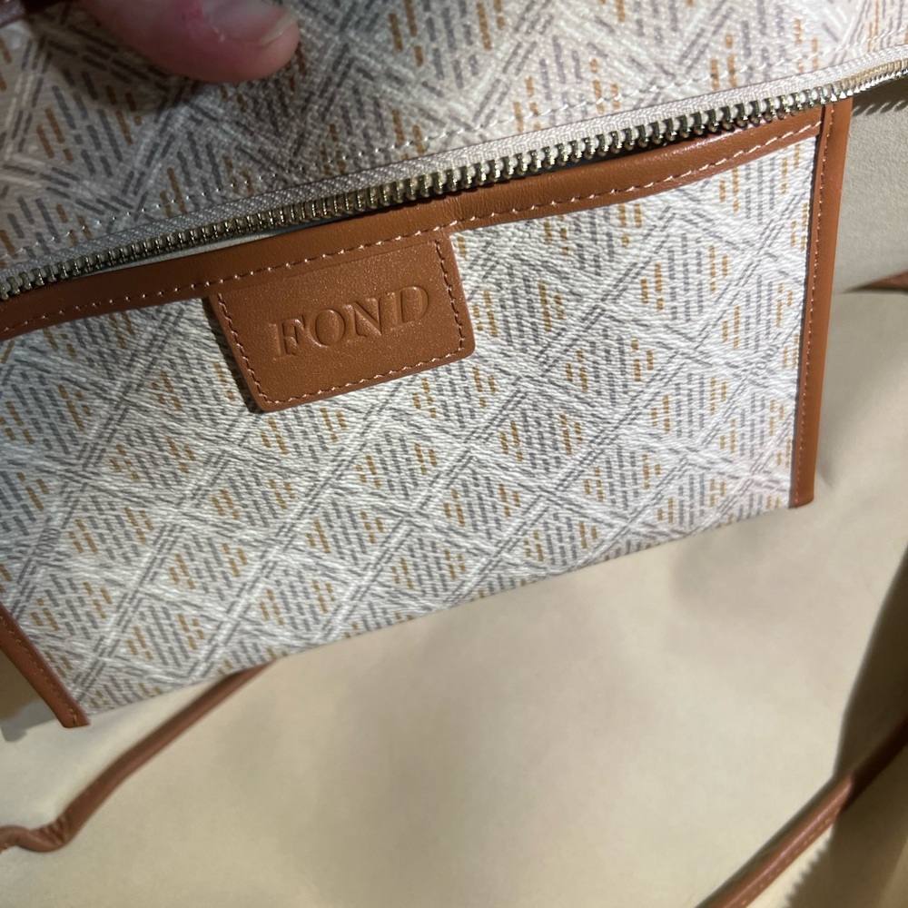 Fond Everything Bag - Tan,White,Gray Leather - New with Dustbag, comes w/ charm - Picture 3 of 10